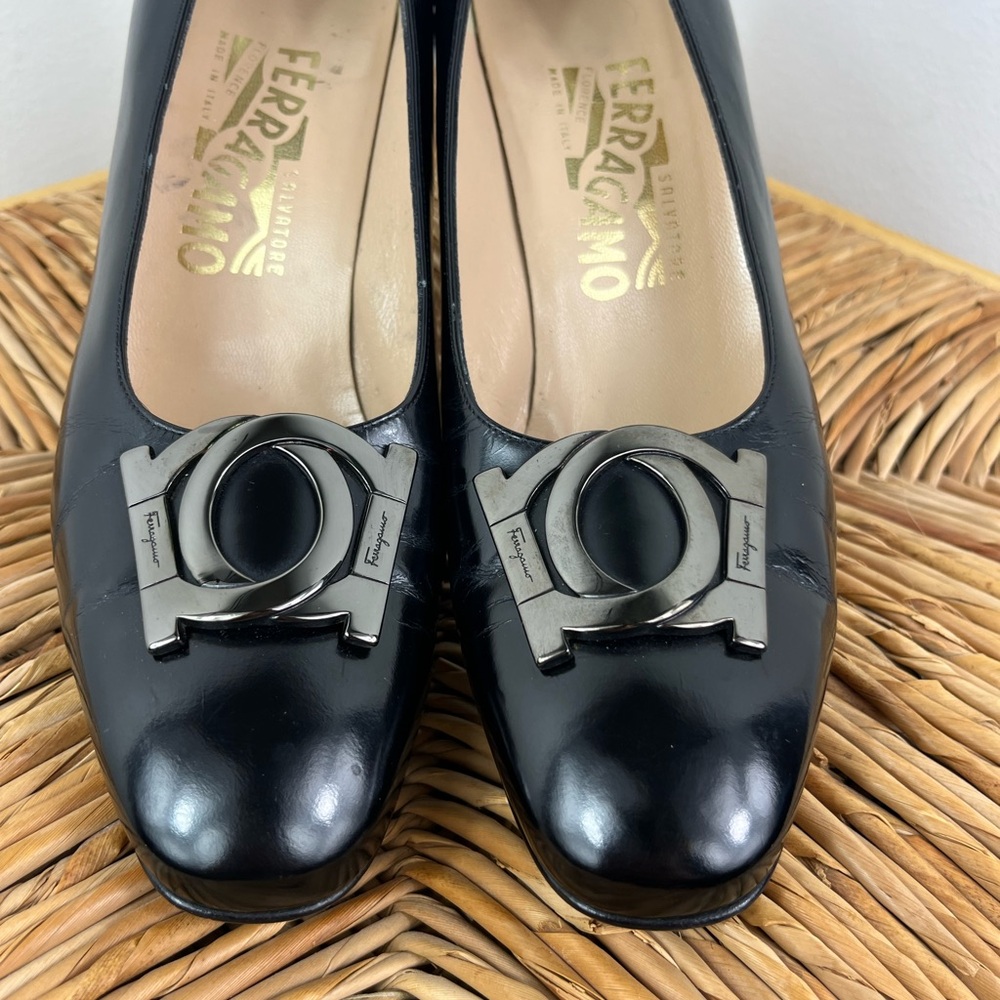 Vintage Salvatore Ferragamo Iconic Logo Heels Sz 7 1/2 - Picture 8 of 13
